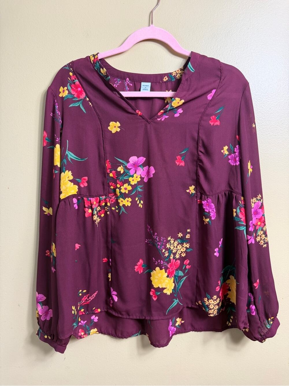 Old Navy burgundy maroon floral blouse. Medium.